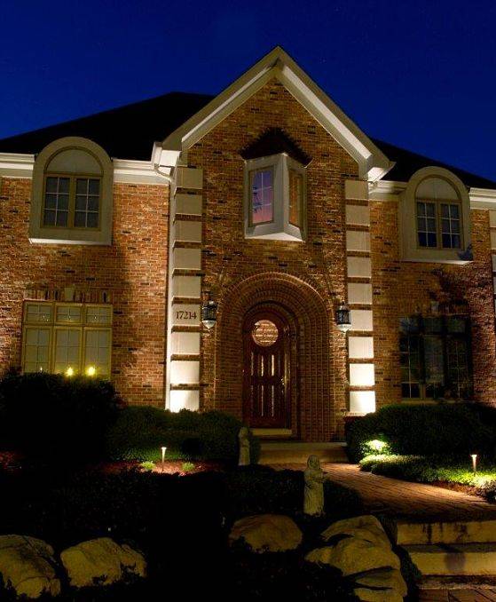 Chicagoland lanscape lighting - A Chicagoland house with landscape lighting by American National & Sprinkler.