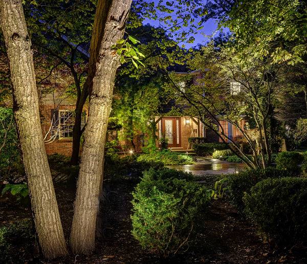 American National Sprinkler & Lighting - Evanston Landscape Lighting on an Evanston home.