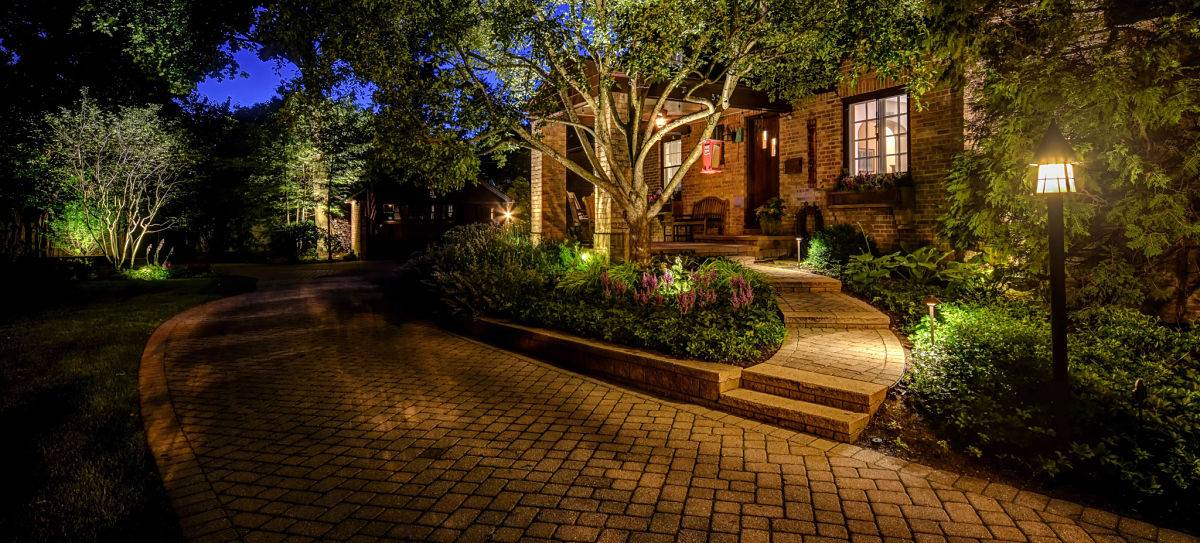 American National Sprinkler & Lighting - a home in Libertyville, IL with an outdoor landscape lighting..