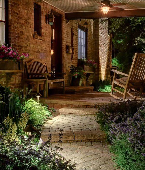 American National Sprinkler & Lighting - landscape lighting for steps in the front of a home.