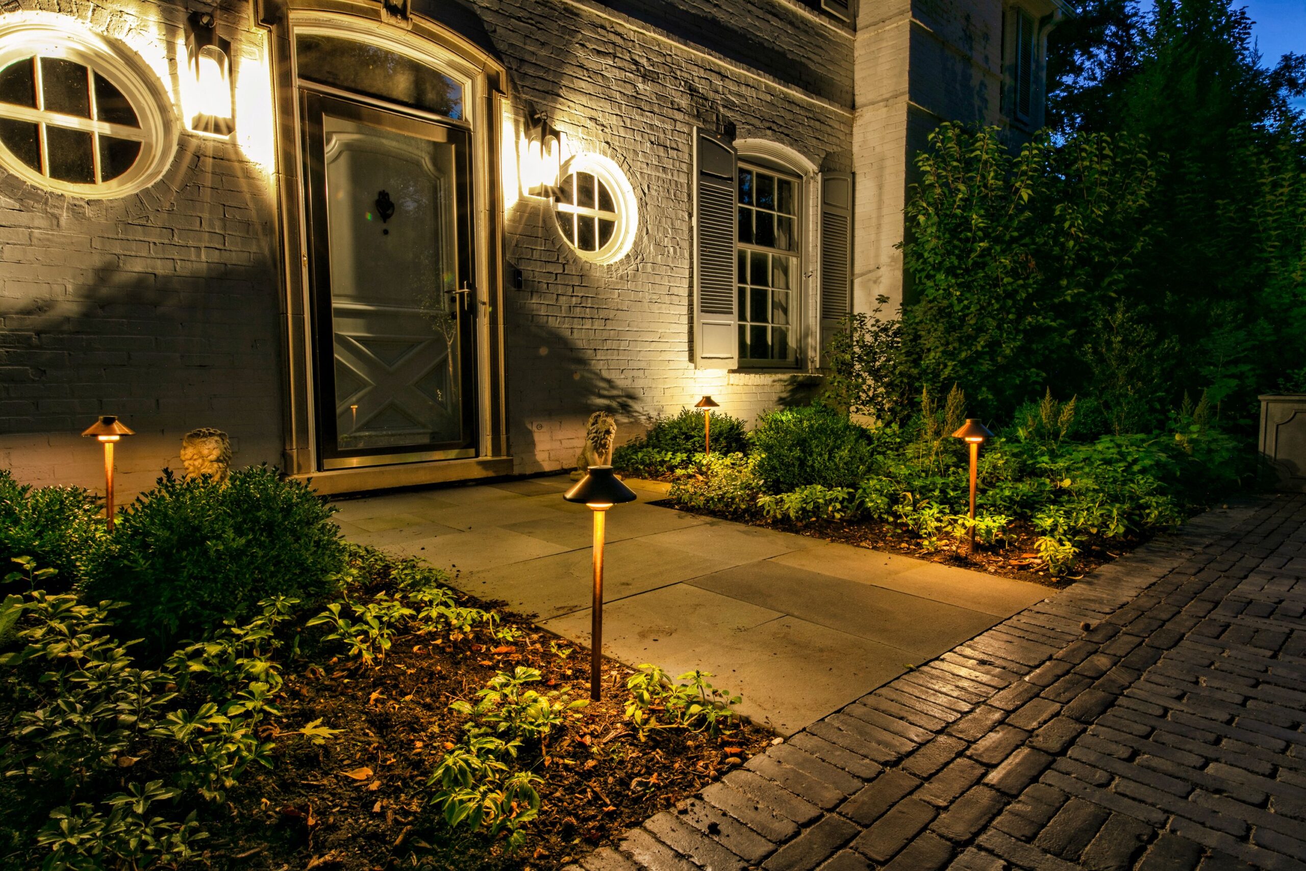 Entryway path lighting
